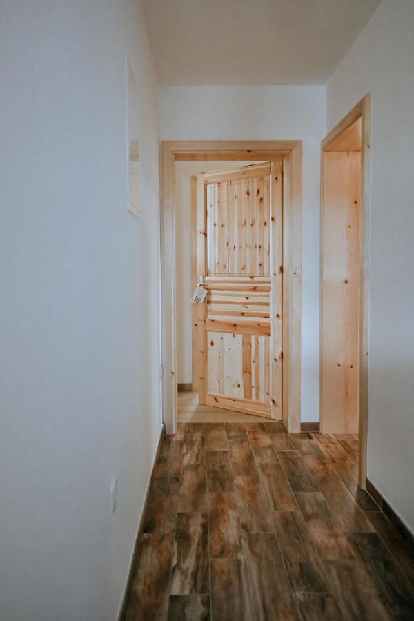 Apartments Cenda Zelezniki Exterior photo